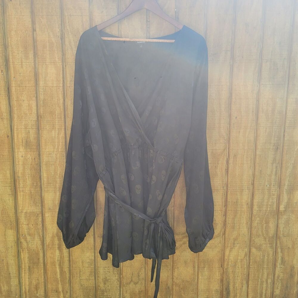 Torrid Faux Wrap Skull Print Blouse Torrid Size 5/5X/28